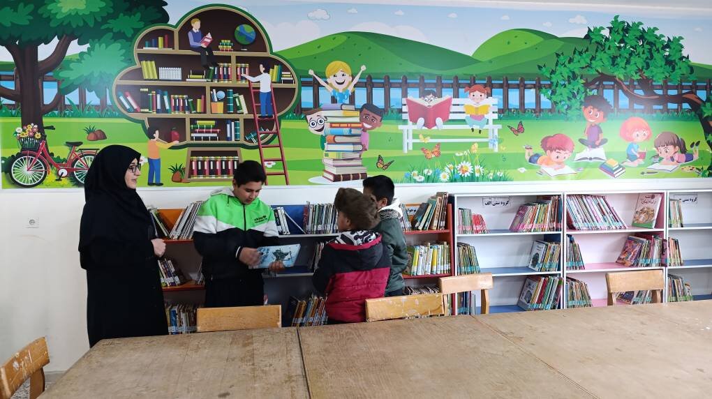 بازدید مدیرکل کتابخانه‌های عمومی لرستان از کتابخانه‌های شهری و روستایی دورود