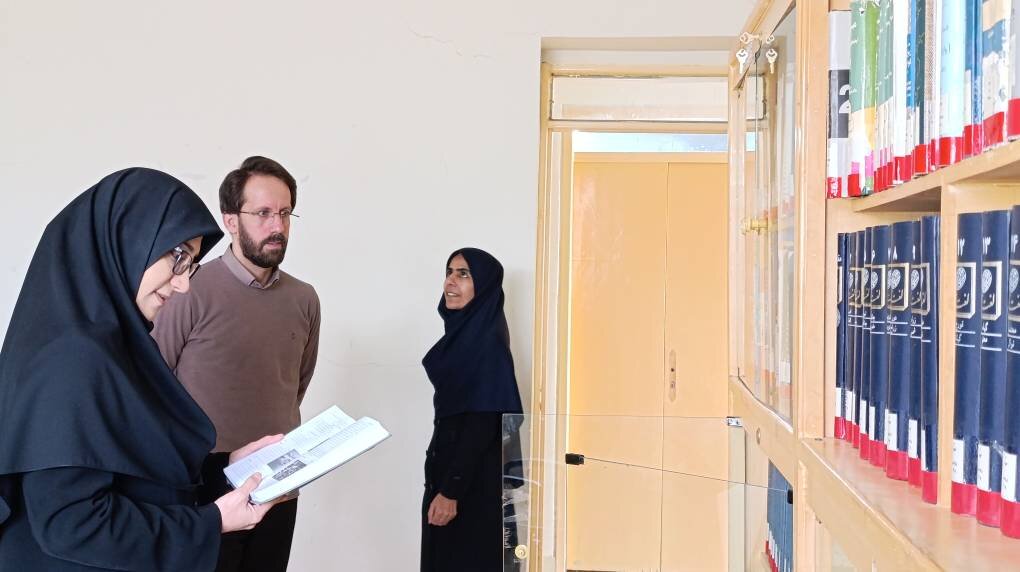بازدید مدیرکل کتابخانه‌های عمومی لرستان از کتابخانه‌های شهری و روستایی دورود