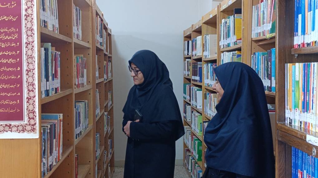 بازدید مدیرکل کتابخانههای عمومی لرستان از کتابخانههای شهری و روستایی دورود