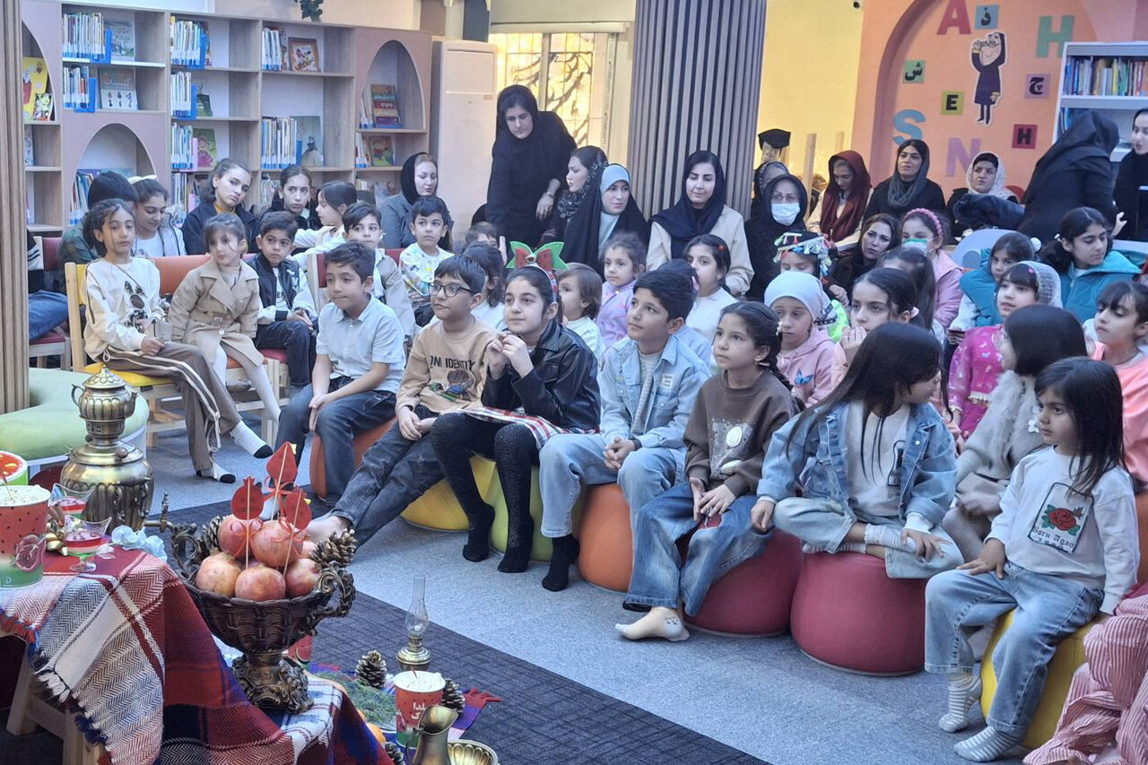 جشن «یلدا با عطر کتاب و کتابخانه» در کتابخانه پروین اعتصامی شهر ایلام