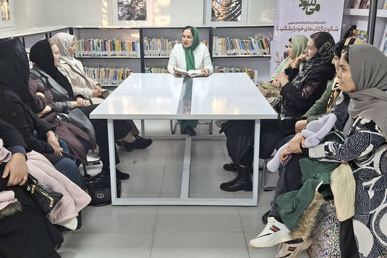 جشن «یلدا با عطر کتاب و کتابخانه» در کتابخانه پروین اعتصامی شهر ایلام