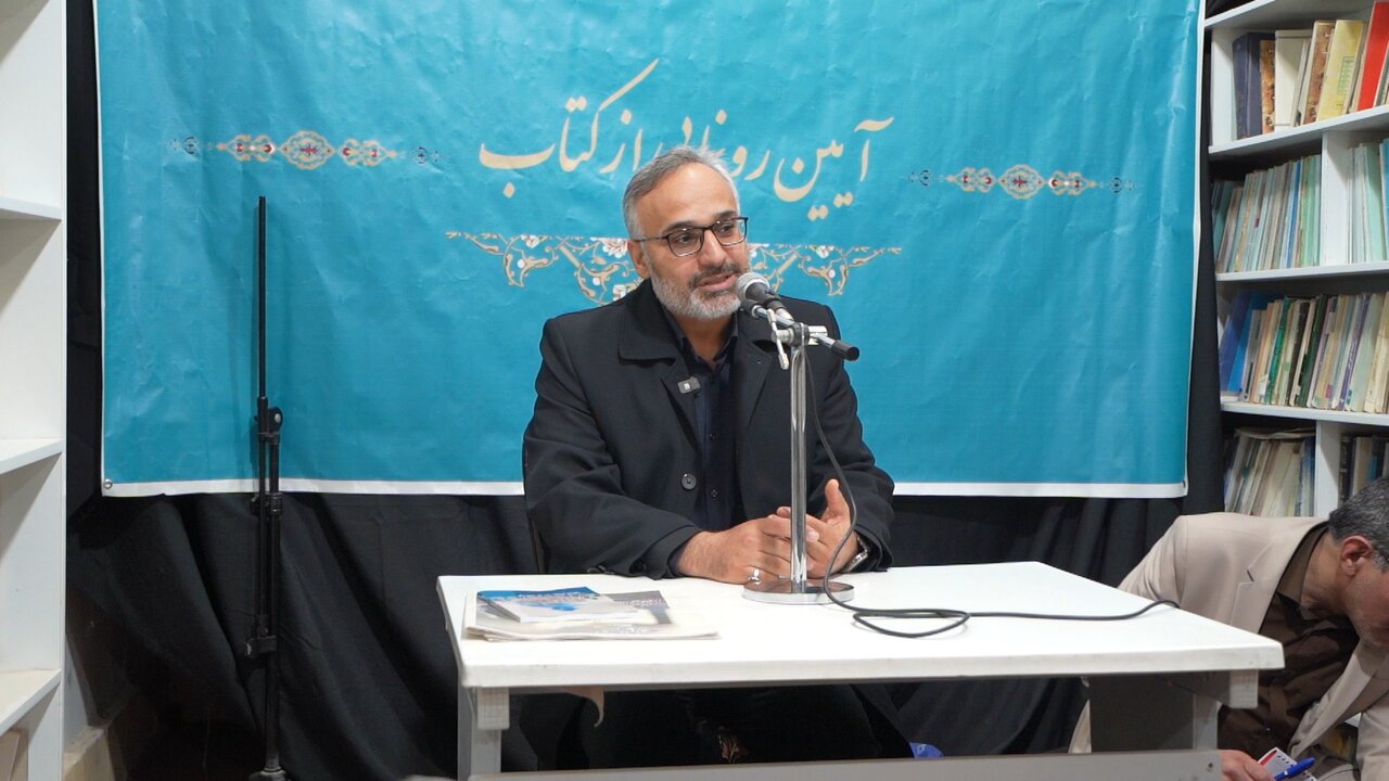 رونمایی از  کتاب «ملای هاشمی» در آستانه یلدا