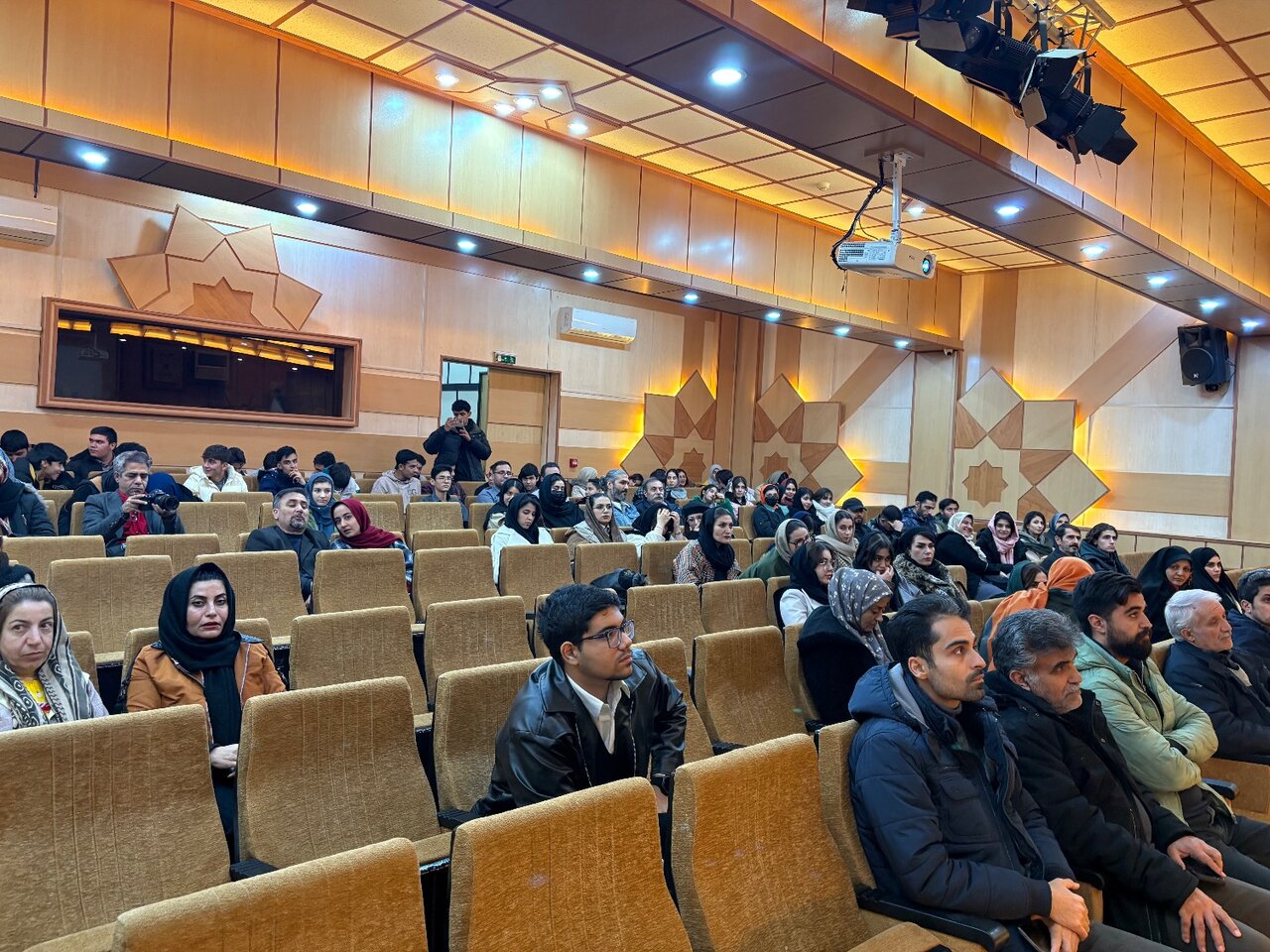 کارگاه حرفهای فرم در عکاسی در زنجان برگزار شد