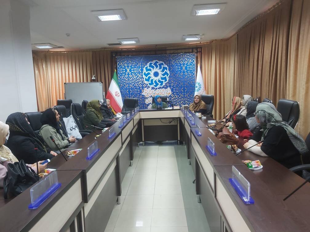 نشست مطالعاتی «زن از دریچه کتاب» در آذربایجان غربی برگزار شد