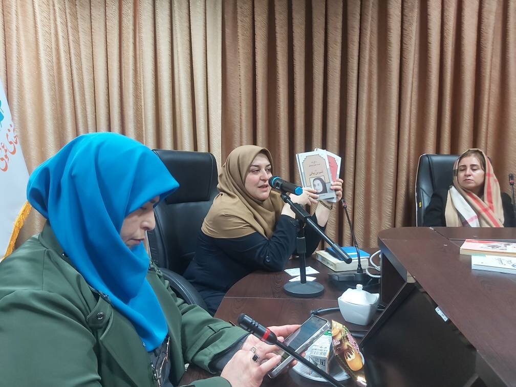 نشست مطالعاتی «زن از دریچه کتاب» در آذربایجان غربی برگزار شد