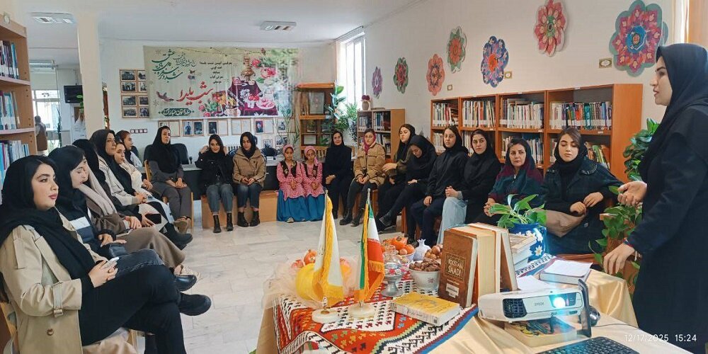 نشست ماهانه محفل ادبی بابونه‌های نمین در کتابخانه عمومی امامی نمین برگزار شد