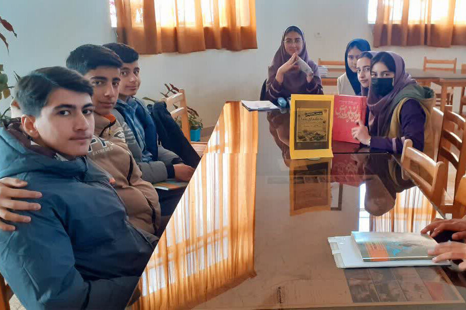 همنشینی با کتاب در آیین «یلداخوانی» کتابخانههای استان مرکزی