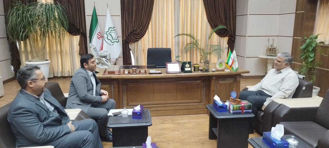 دیدار سرپرست اداره‌کل کتابخانه‌های عمومی با شهردار قم