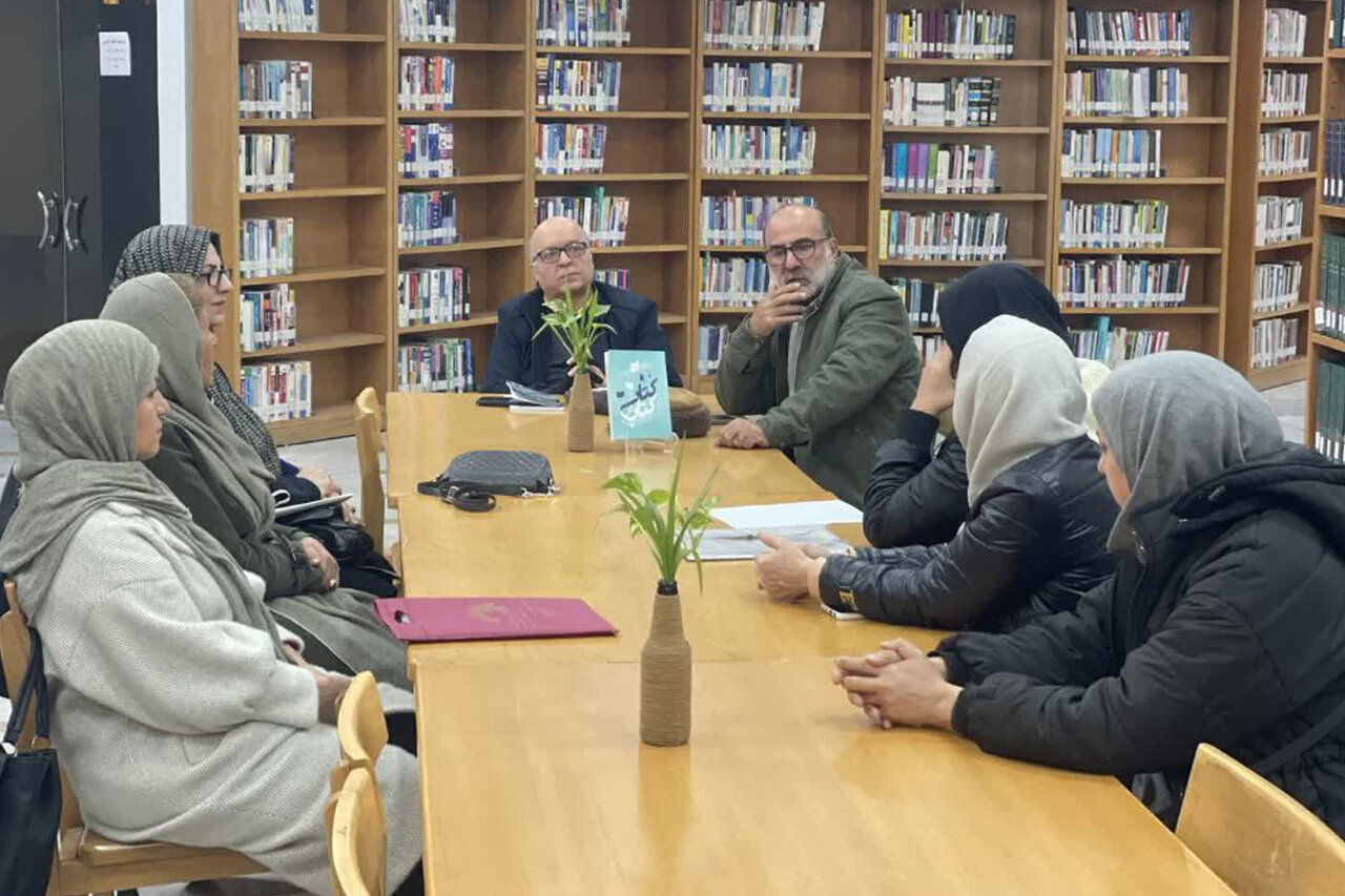 همنشینی با کتاب در آیین «یلداخوانی» کتابخانههای استان مرکزی