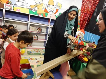 جشن یلدای کودکی در کتابخانه عمومی امام باقر (ع)