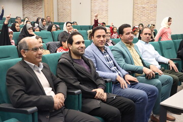 جشن یلدایی با محوریت حفظ آیین‌های کهن ایرانی در کتابخانه مرکزی یزد برگزار شد