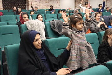 جشن یلدایی با محوریت حفظ آیین‌های کهن ایرانی در کتابخانه مرکزی یزد برگزار شد