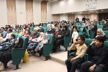 جشن یلدایی با محوریت حفظ آیین‌های کهن ایرانی در کتابخانه مرکزی یزد برگزار شد