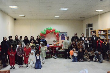 یلداخوانی کودکانه در کتابخانه آیت‌الله خامنه‌ای(مدظله‌العالی)