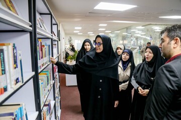 بازدید دبیرکل نهاد کتابخانه‌های عمومی کشور از کتابخانه مرکزی قم