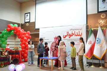 ویژه‌برنامه یلداخوانی با حضور کودکان و خانواده‌ها در کتابخانه امیرکبیر کرمانشاه