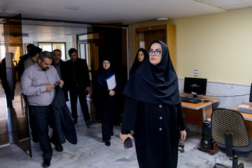 بازدید از کتابخانه ایت الله خامنه ای