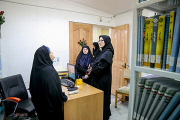 بازدید از کتابخانه ایت الله خامنه ای