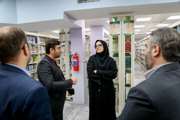 بازدید از کتابخانه ایت الله خامنه ای