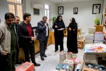 بازدید از کتابخانه ایت الله خامنه ای