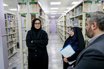 بازدید از کتابخانه ایت الله خامنه ای