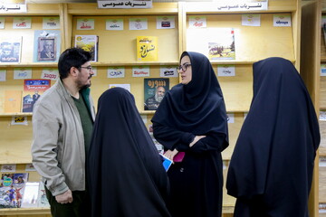 بازدید از کتابخانه ایت الله خامنه ای