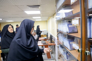 بازدید از کتابخانه ایت الله خامنه ای