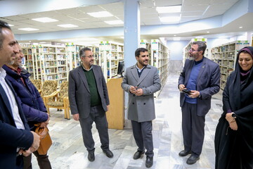 بازدید از کتابخانه ایت الله خامنه ای