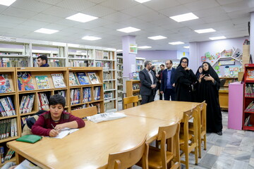 بازدید از کتابخانه ایت الله خامنه ای