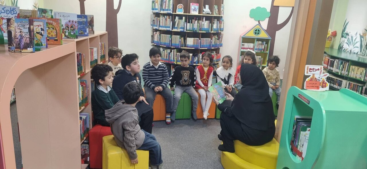 گسترش پیوندهای عاطفی میان مادران و فرزندان از مسیر مطالعه و خلاقیت در کتابخانه هدهد سفید تهران