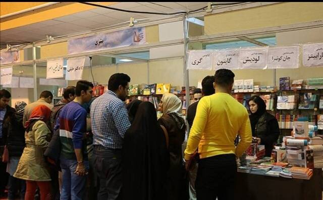 نوزدهمین نمایشگاه کتاب در کرمان در حال برگزاری است