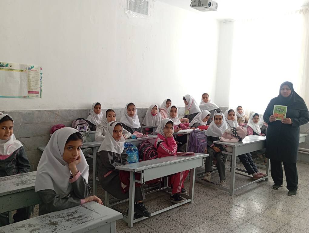 کتابخانههای عمومی استان خراسان رضوی، کودکان را به دنیای خلاقیت و مطالعه میبرند