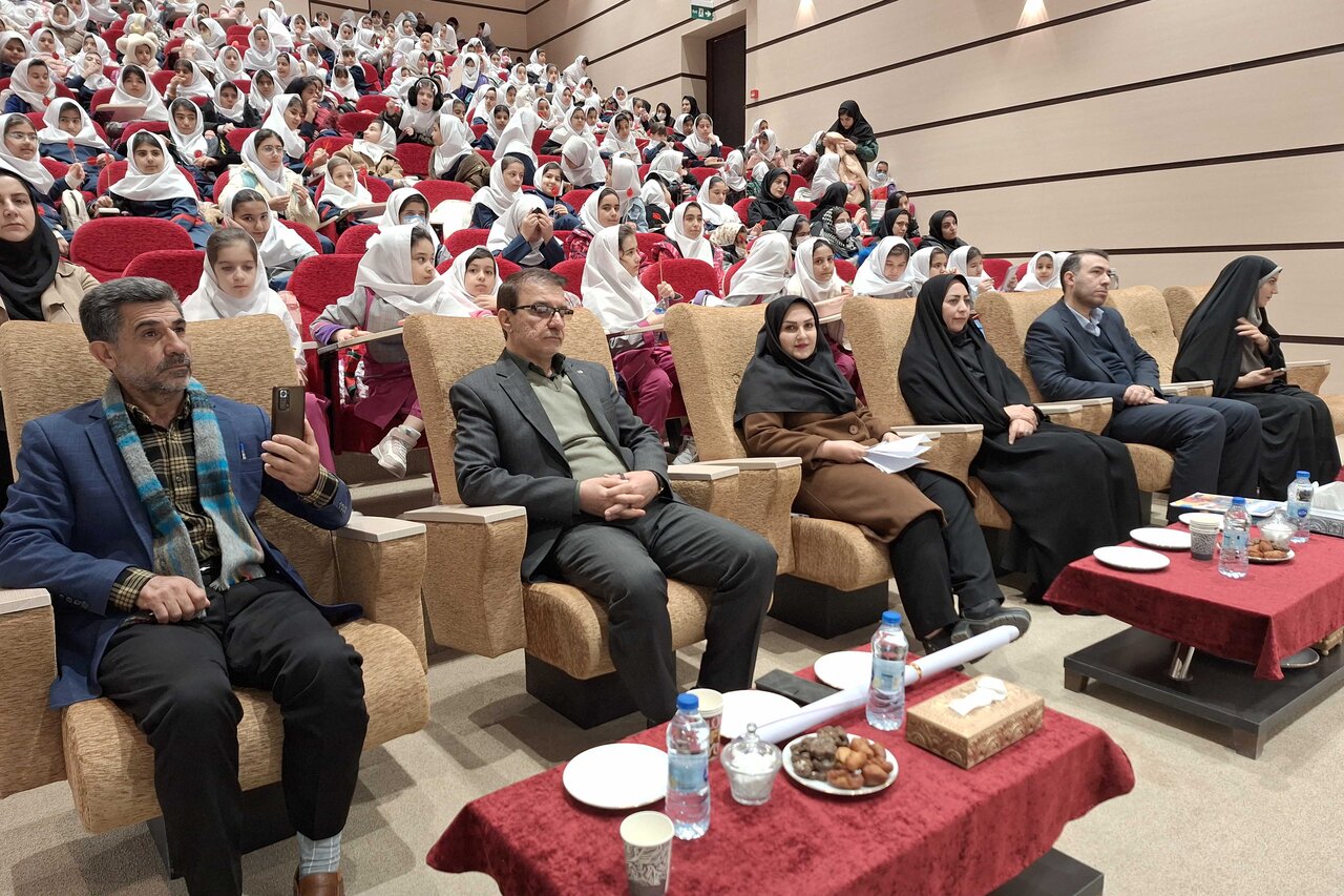 یلدای کتابمحور در کتابخانه مرکزی ایلام برگزار شد