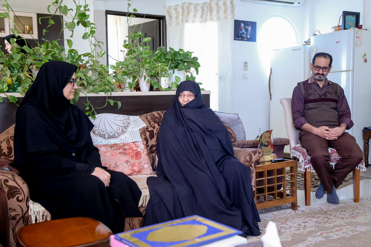 دیدار دبیرکل نهاد با خانواده شهید حسین دخانچی