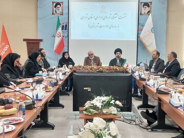 نشست روسای ادرات با مدیر کل کتابخانه‌های عمومی استان تهران