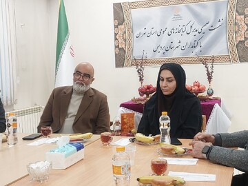 نشست صمیمی مدیر کل کتابخانه های عمومی استان تهران با کتابداران پردیس