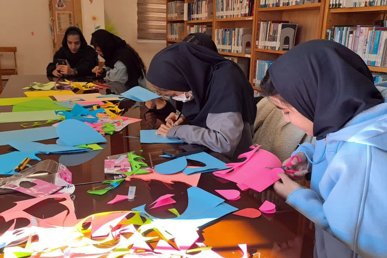 ویژه برنامه‌های «یلداخوانی» در کتابخانه‌های عمومی استان مرکزی