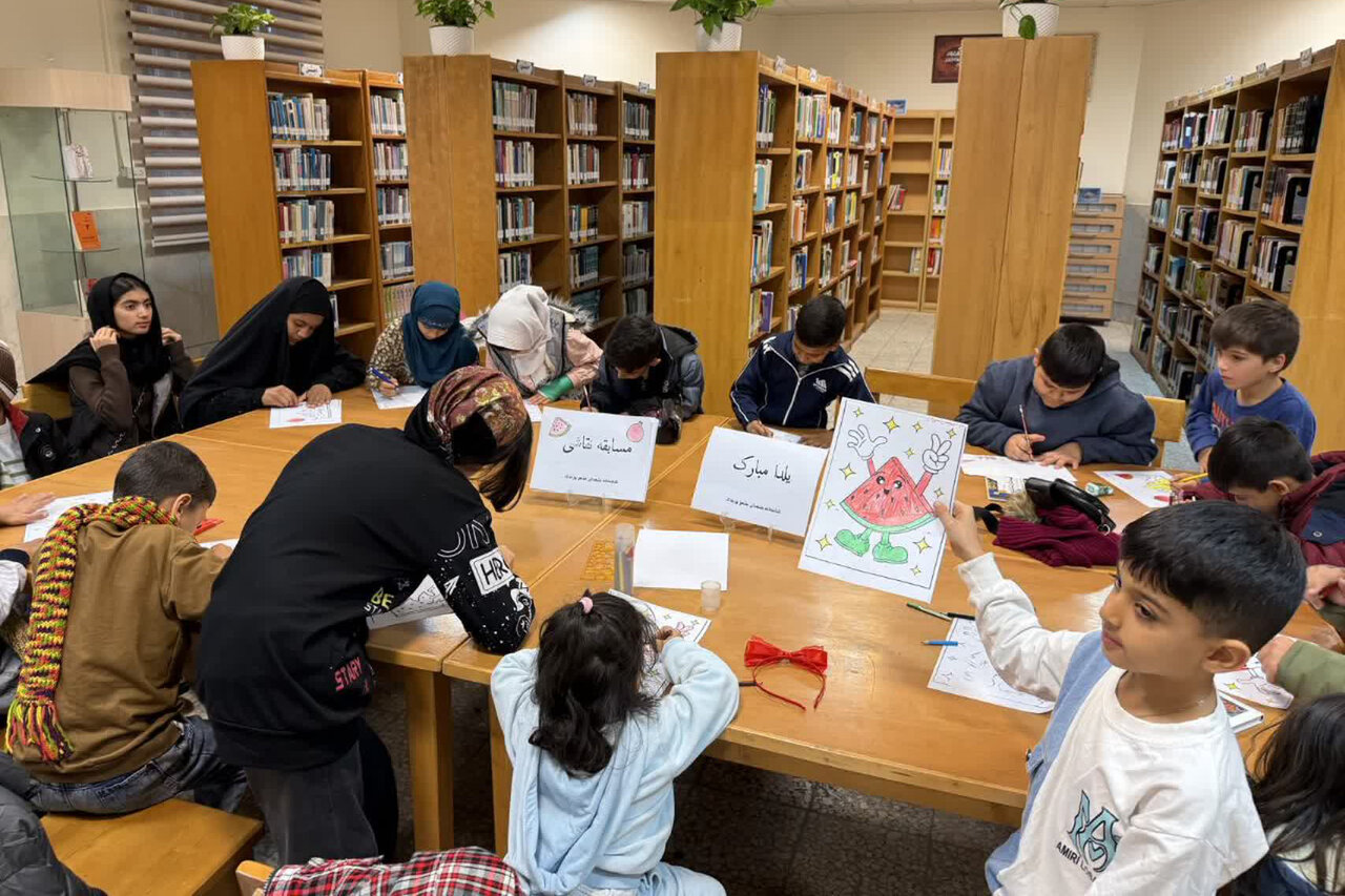 کتابخوانی به بلندای یلدا در کتابخانههای عمومی استان مرکزی