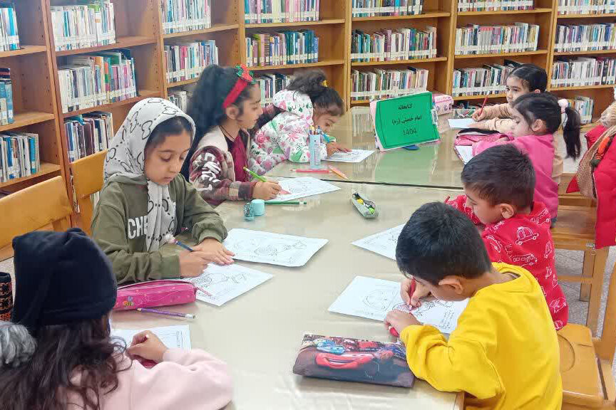 کتابخوانی به بلندای یلدا در کتابخانههای عمومی استان مرکزی