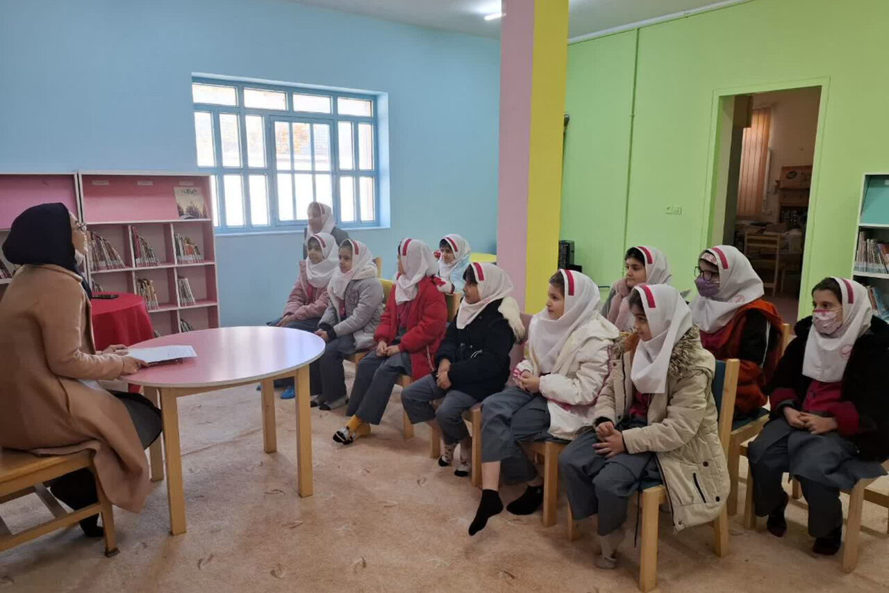 کتابخوانی به بلندای یلدا در کتابخانه‌های عمومی استان مرکزی