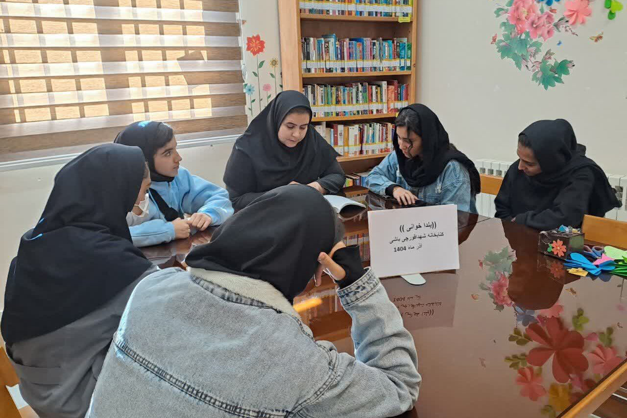 کتابخوانی به بلندای یلدا در کتابخانههای عمومی استان مرکزی