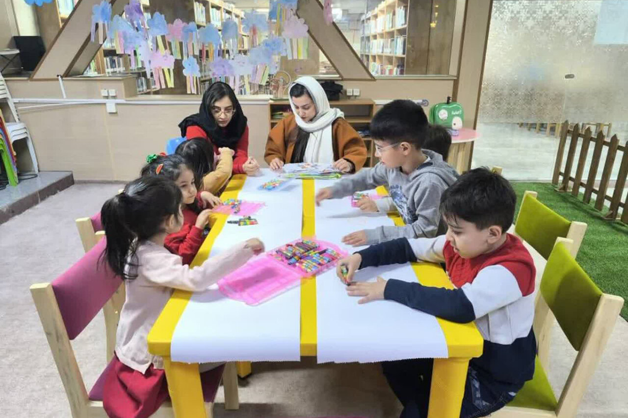 کتابخوانی به بلندای یلدا در کتابخانههای عمومی استان مرکزی