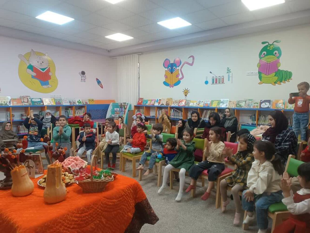 جشن یلدای کودکانه در قلب قدیمیترین کتابخانه شهرستان اردکان