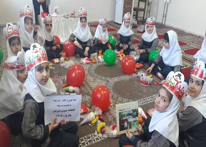 کتابداران شهرستان کوثر با اجرای برنامه قصهگویی و کتابخوانی به استقبال شب یلدا رفتند