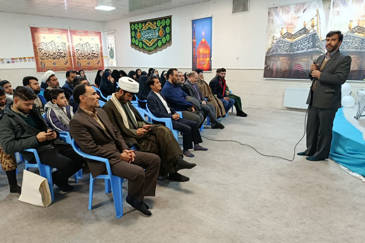 طرح کتابخوانی «به وقت کتاب» در مدارس الگوی صالحین استان مرکزی افتتاح شد