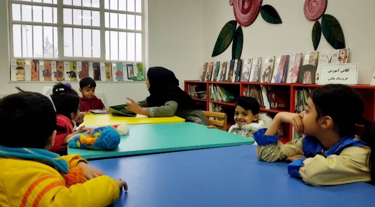 یلدای شاد و فرهنگی در کتابخانه دیدار شهرستان تفت برگزار شد