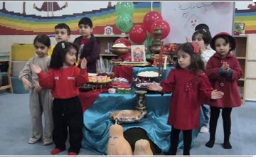 جشن یلدای شاد در کتابخانه حاج علی اکبر کاظمینی برای کودکان و نوجوانان