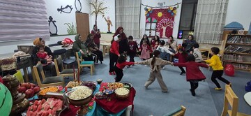 جشن یلدای شاد در کتابخانه حاج علی اکبر کاظمینی برای کودکان و نوجوانان