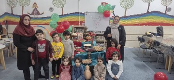 جشن یلدای شاد در کتابخانه حاج علی اکبر کاظمینی برای کودکان و نوجوانان