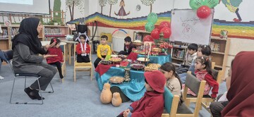 جشن یلدای شاد در کتابخانه حاج علی اکبر کاظمینی برای کودکان و نوجوانان